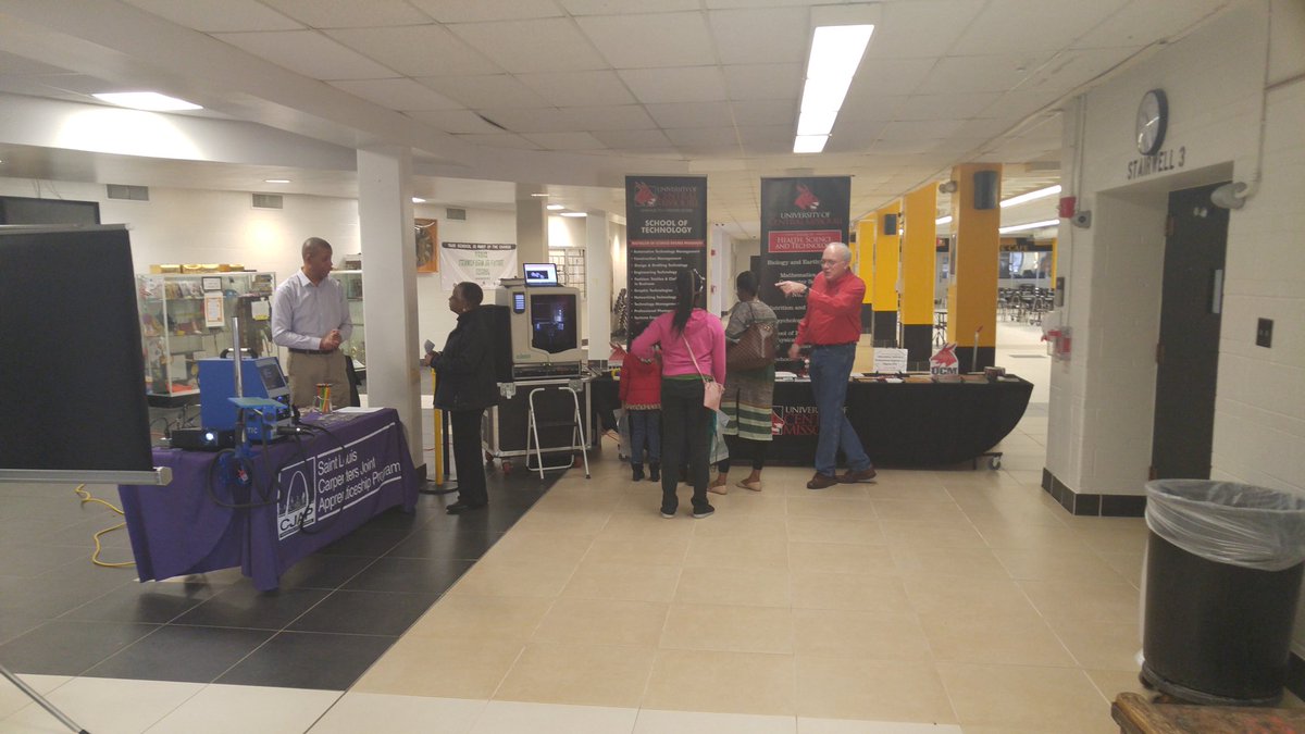 md_mcclellan's tweet photo. #hsdstem extravaganza in full swing! @HazelwoodSD https://t.co/J3pXccYVDa