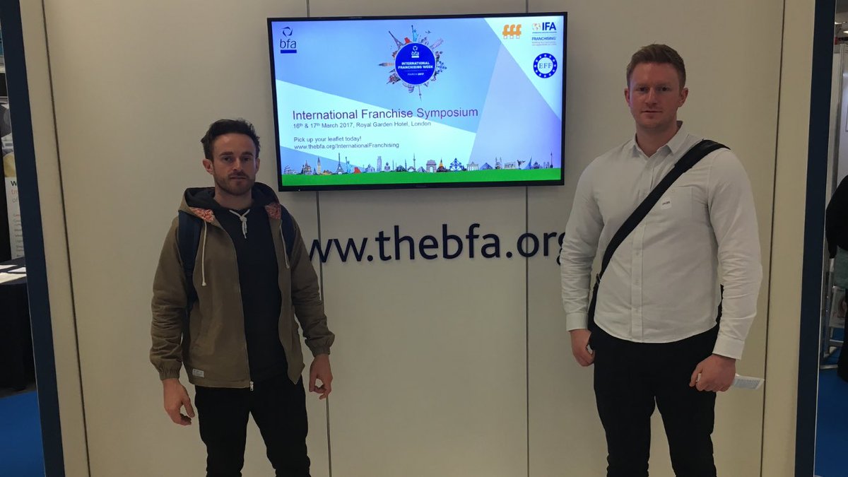 iDroppedIt_uk's tweet photo. Great to see my @ESparkGlobal colleague Mike @Ocuair today @ the BFA exhibition. @ronyseamons @cvthompson #iDroppedIt #Ocuair #Phones&amp;Drones https://t.co/nTJDrqA1te