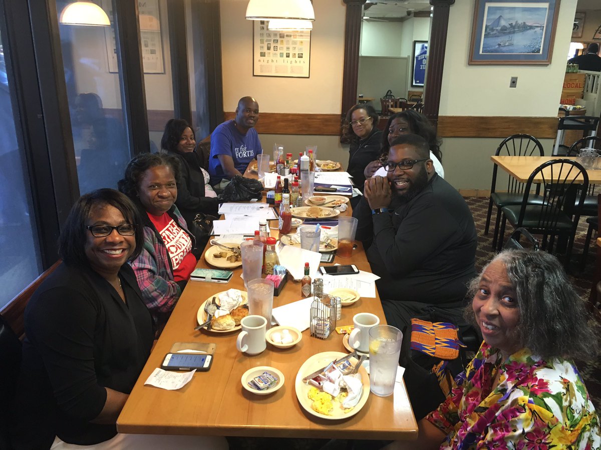 DUAlumniMEM's tweet photo. @DUAlumni Warm January day in #Memphis #DUNAAMemphis breakfast #myDU @BleuPrideRising @summerb_thatsme @sdw9397 @MinnisCherith @ericoharris https://t.co/zWjMZYmNYZ