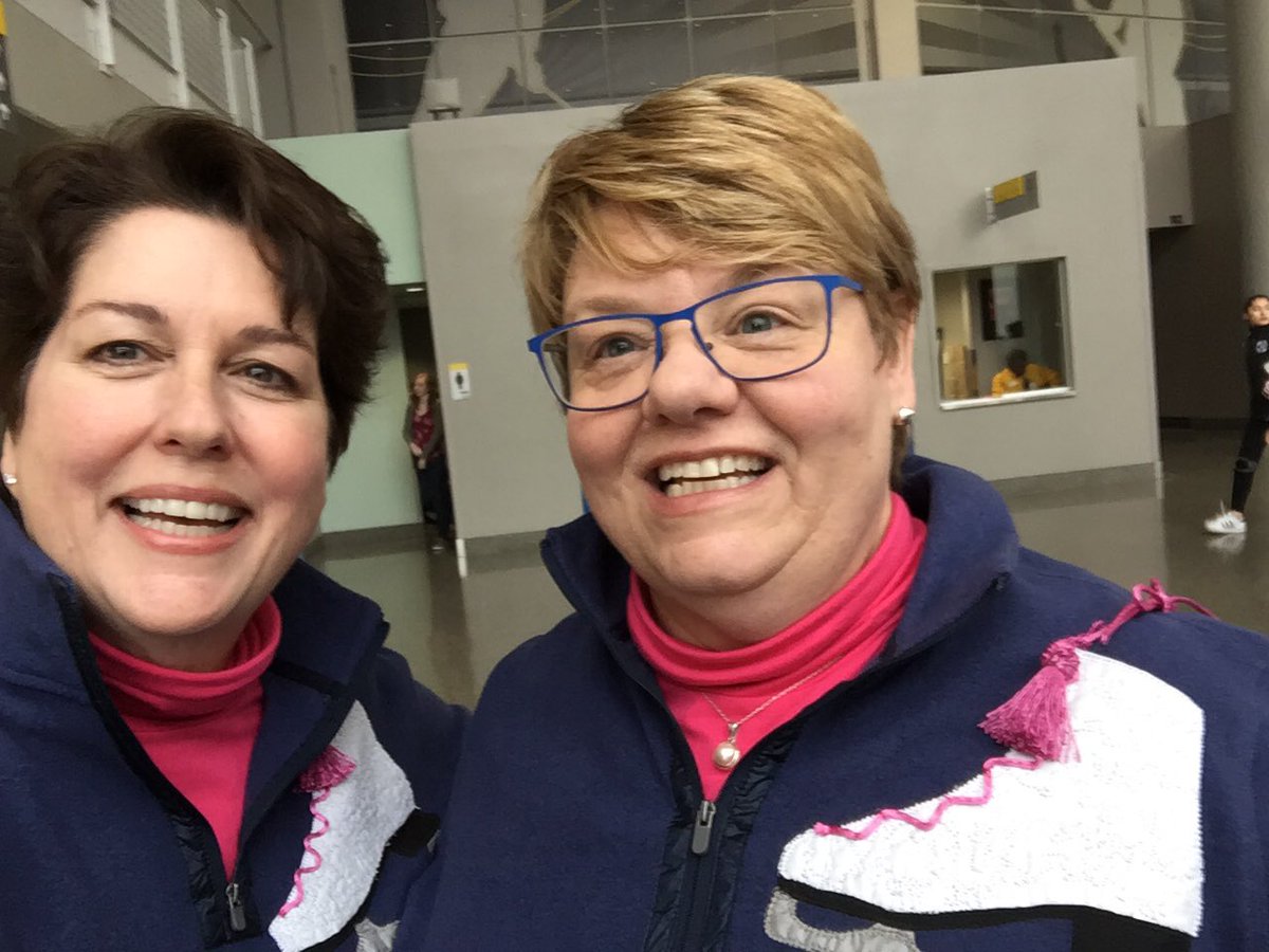 Lindainchitown's tweet photo. Having a great time at the US skating Championships.  #USChamps17 https://t.co/s4SIjs9wde