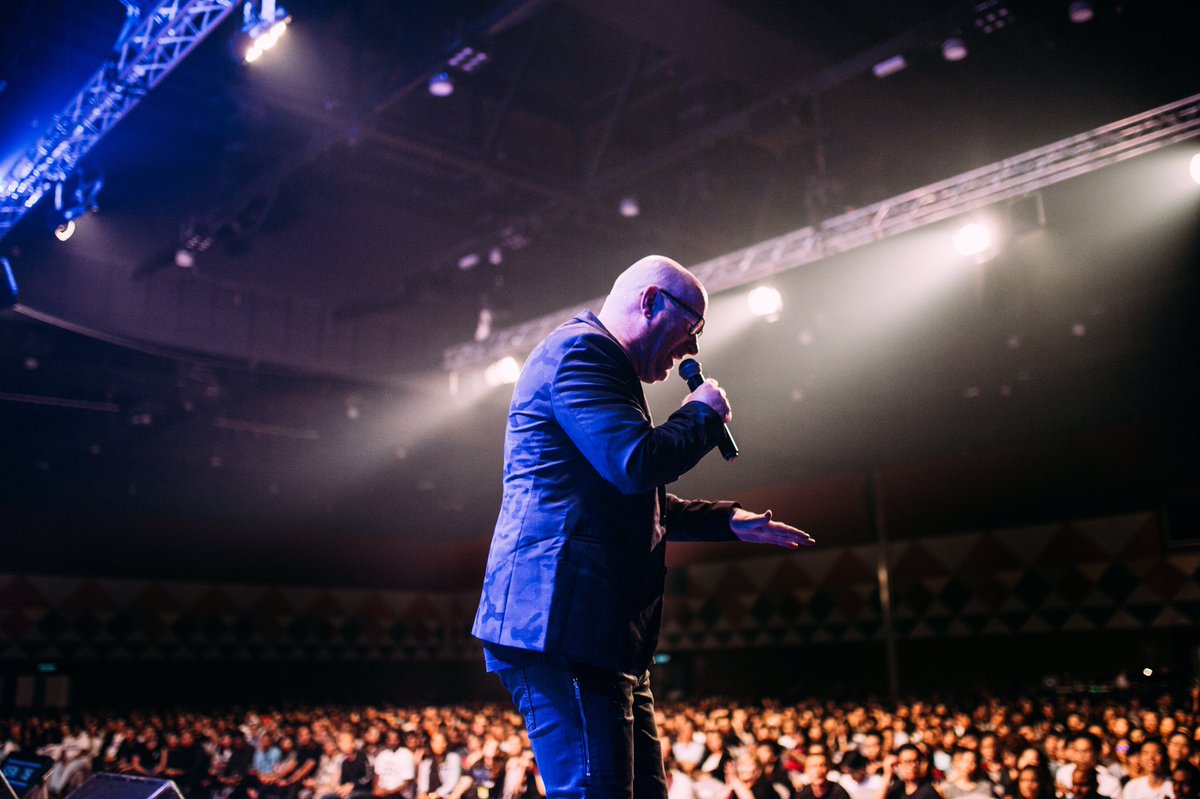 planetshakers's tweet photo. 2night we saw walls of fear, sickness, lack,depression & negativity come down by the power of God! Thank u Asia! #PSAwakening #Planetshakers https://t.co/zF369b8vHB