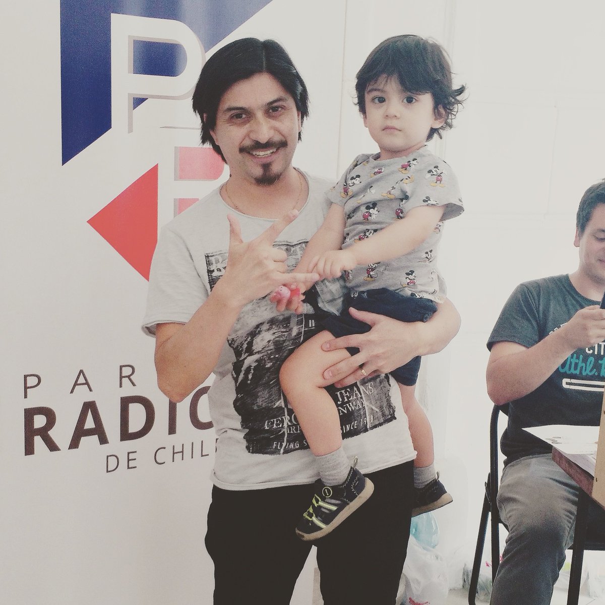 ciberclaude's tweet photo. Ratificando mi apoyo al @SenadorGuillier  como Candidato Presidencial y refichando por @PRadicalcl  #EstoyConGuillier #OrgullosoDeSerRadical https://t.co/Pdnb5HVGK3