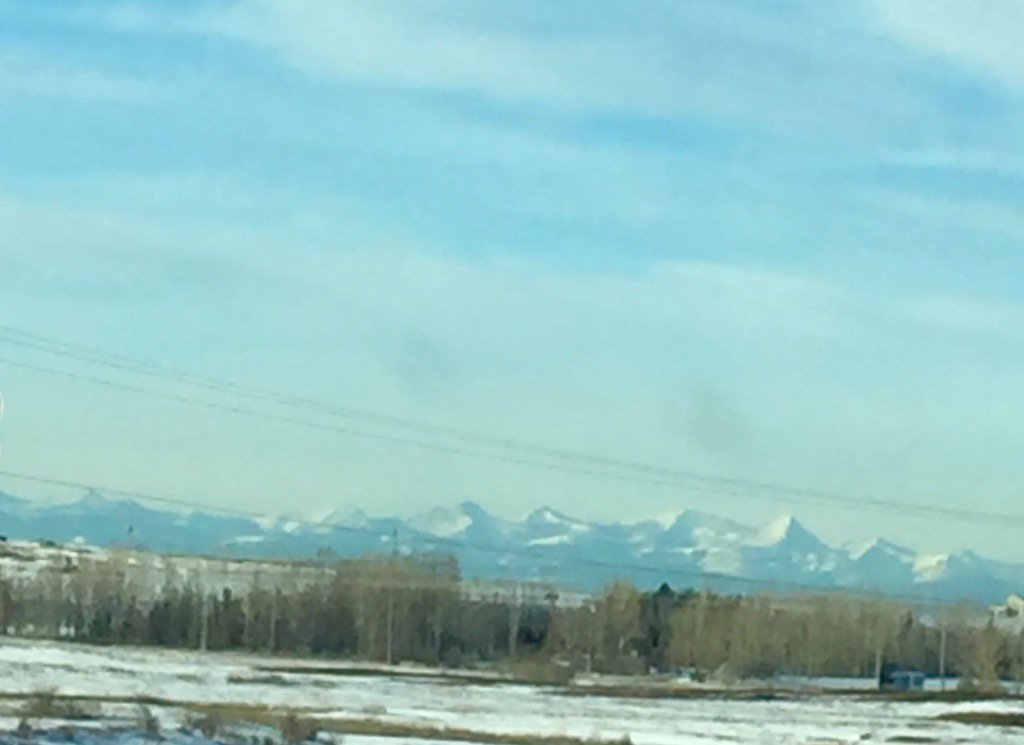Zapper86's tweet photo. 30 years in Alberta, this view never gets old. #RockyMountains #yyc #FreshAir #SnowCappedMountains https://t.co/SCSQeJeS8u