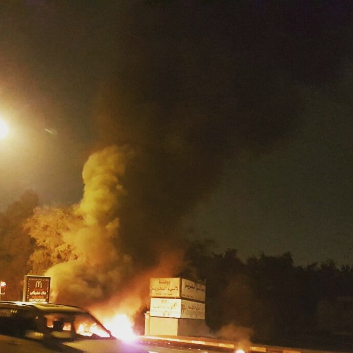 Qatifyoon4BH's tweet photo. قسمًا يا شهداء #لن_نبكي_سنثأر
ثوار بلدة #المصلى يشعلون نيران الغضب على شارع السهلة العام تنديدًا بالمجزرة الدموية بإعدام #شهداء_الوطن https://t.co/T29ObUPGWb