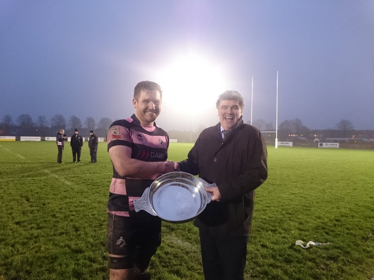 OfficialAyrRFC's tweet photo. Ayr capt @PeterMcCallum4 receives the Cairdeas Quaich from Matt Stevenson of United Auctions. https://t.co/tRFUGDBq5Q