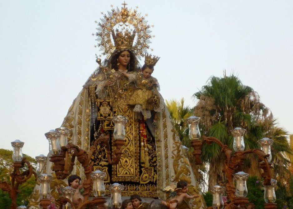 WellEvasion's tweet photo. Le 16 juillet, les villes et villages de pêcheurs honorent la Virgin del Carmen, protectrice des marins. https://t.co/1AEay2iVWF