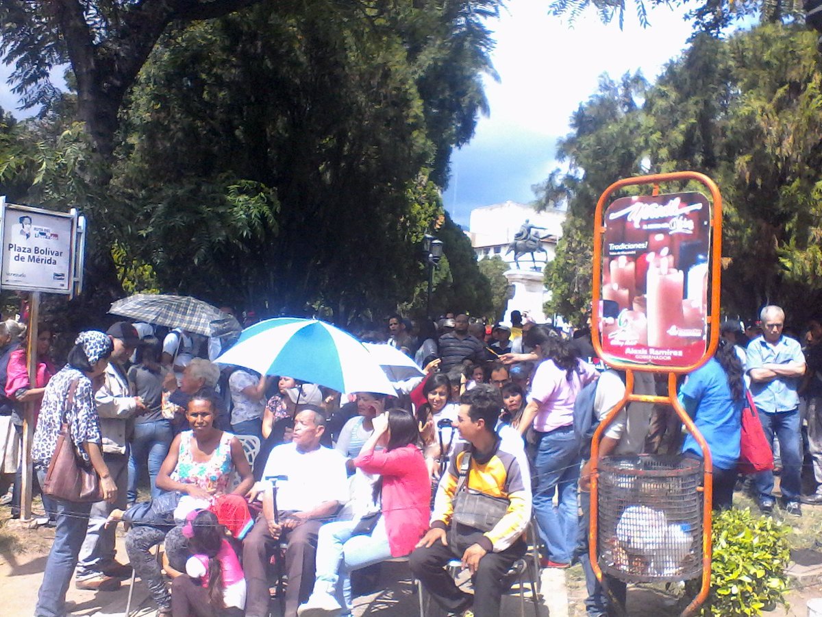 Mdainfocomunal's tweet image. #PoderPoder merideño se movilizan hoy a Carnetizarce por la Patria.