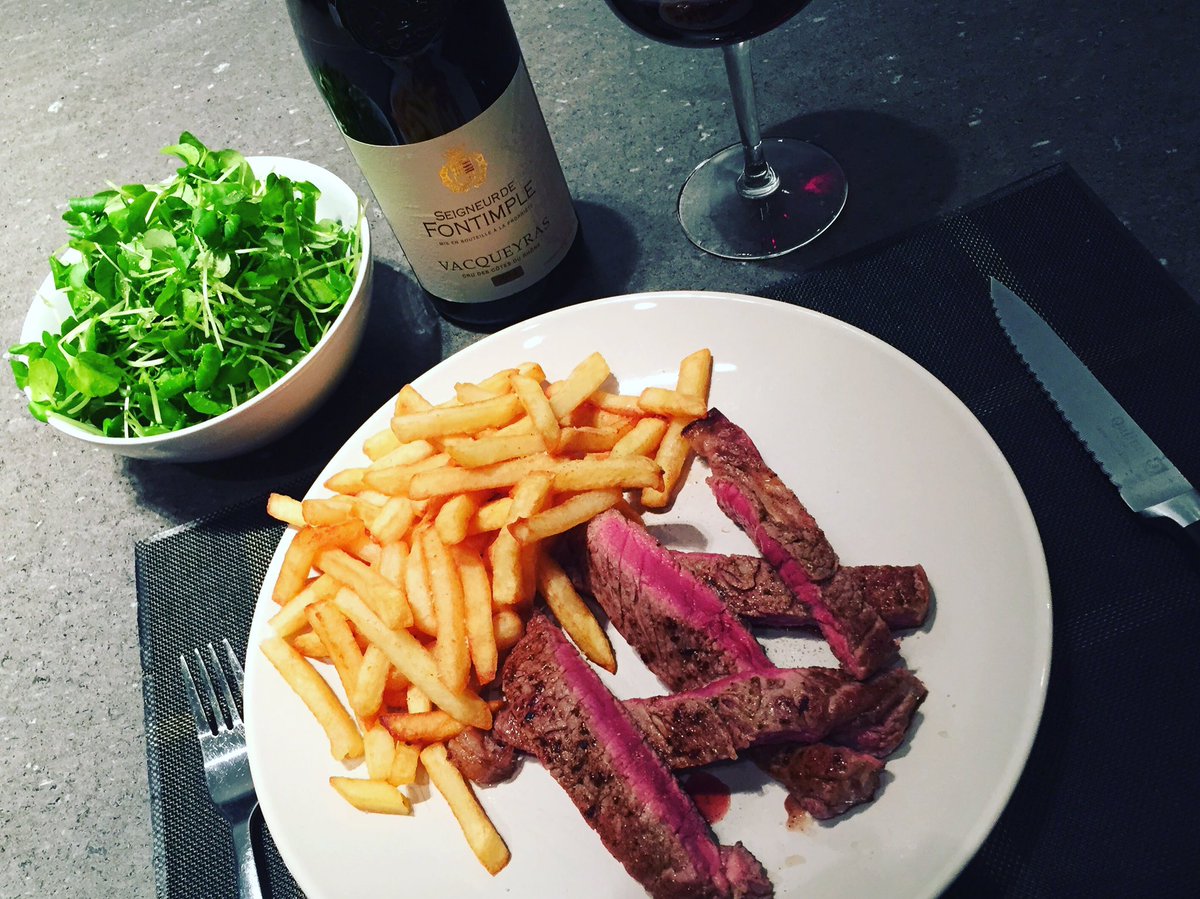 KarlBoumans's tweet photo. Vertrouwen op de expertise van #rondou #Leuven is een beleving zeker als het een combinatie is tussen #Aubrac #waterkers #friet #vacqueyras https://t.co/y4ClHit1wK