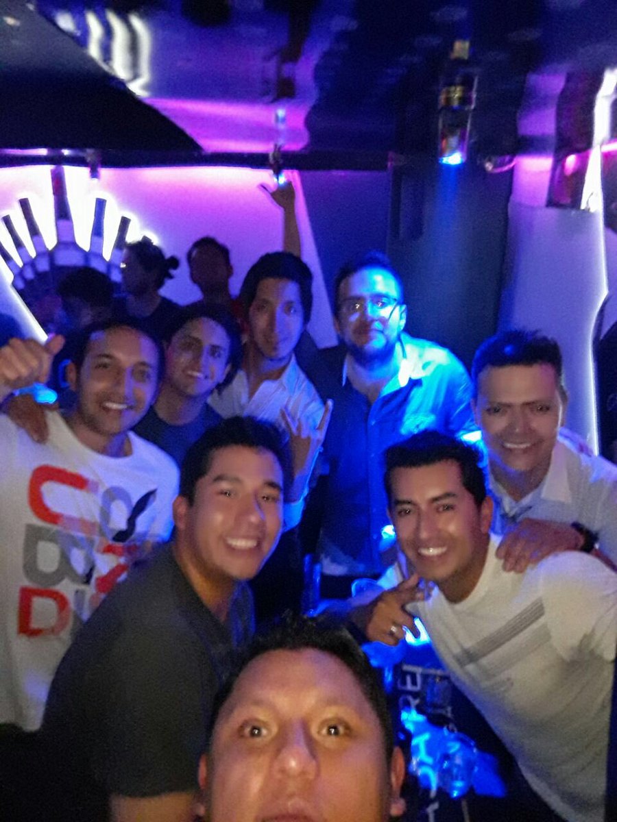 Fabricio_FABO's tweet photo. Gran noche #TeamEvolutions en @ClubPlan_B y #LevelClub un fuerte abrazo @asbelvalenzuela un gusto compartir contigo! Se vienen grandes cosas https://t.co/aTjBtRjLhC