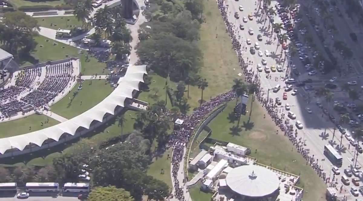 Line of #WomensMarch event in Miami begins at Bayfront Park, ends at Intercontinental Hotel https://t.co/dVLWriHepa