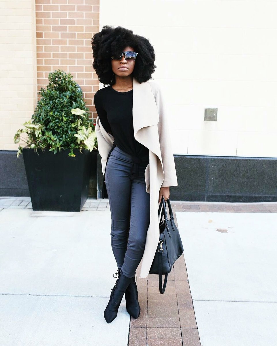 streetstyleAF's tweet photo. A beauty and fashion influencer from Nigeria.
.
She's a natural hair enthusiast too and her hair is definitely goals!. @naturallytemi https://t.co/9FNHbRewpT