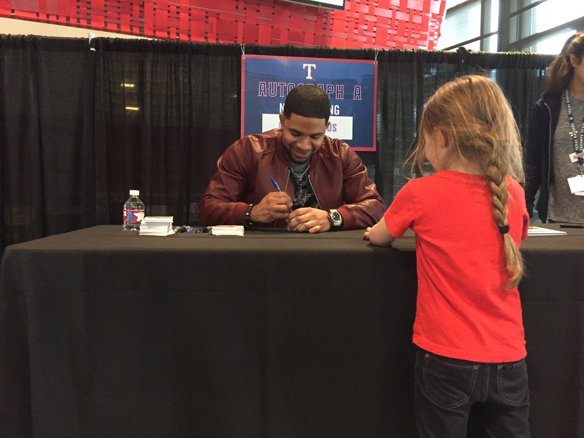 This is why @ElvisandrusSS1 is No. 1️⃣. ♥️ #RangersFanFest https://t.co/SzjNSQy6wM