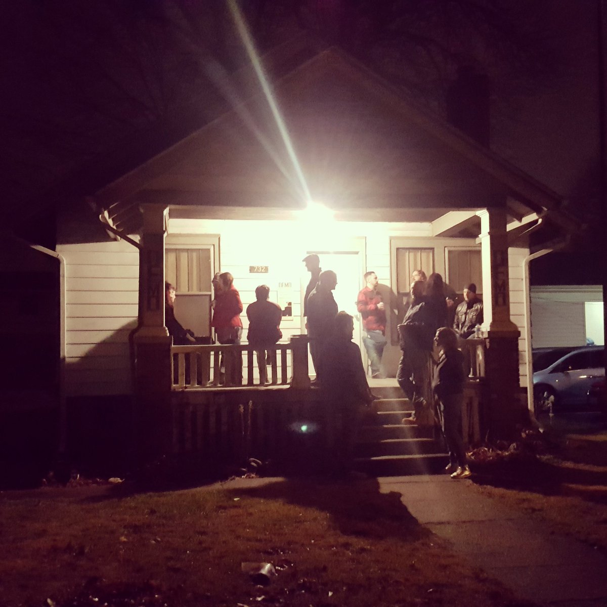 DEMO__Project's tweet photo. 🏠❤ #DemoProject #DemoProjectSpace #contemporaryart #contemporaryspringfield #projectspace #alternativegallery #contemporarycurating https://t.co/C50ZLiahJG
