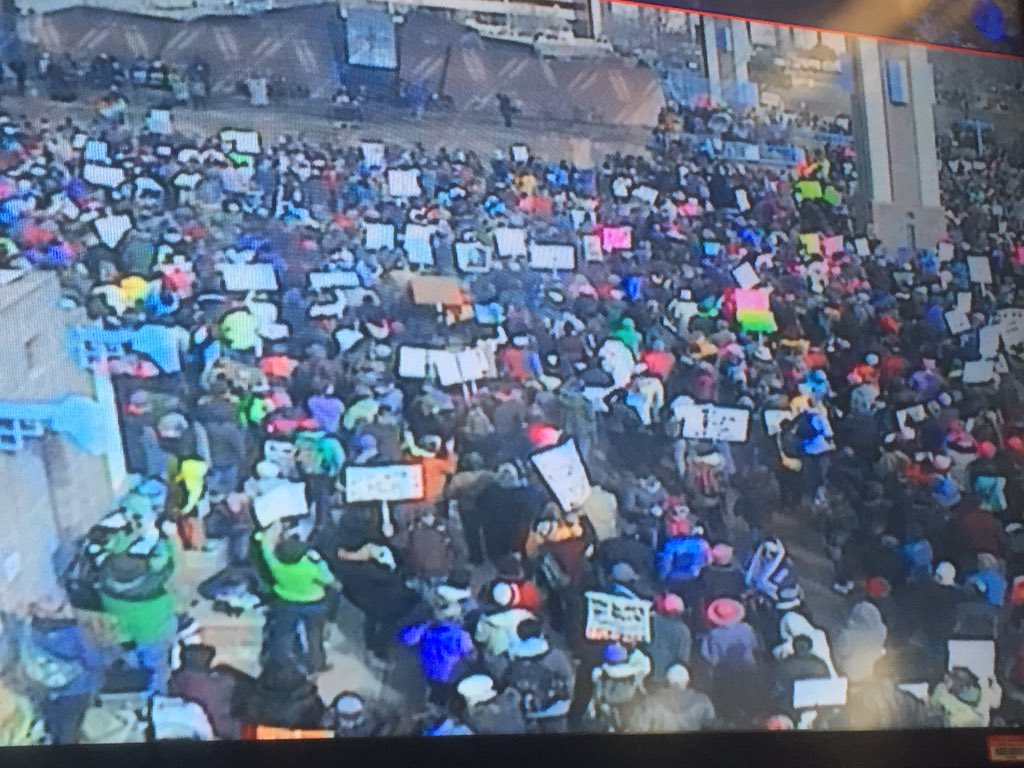 Peaceful crowd gathered on Civic Plaza. Please watch for pedestrians in the area &amp; avoid downtown if possible.
#WomensMarchAlbuquerque