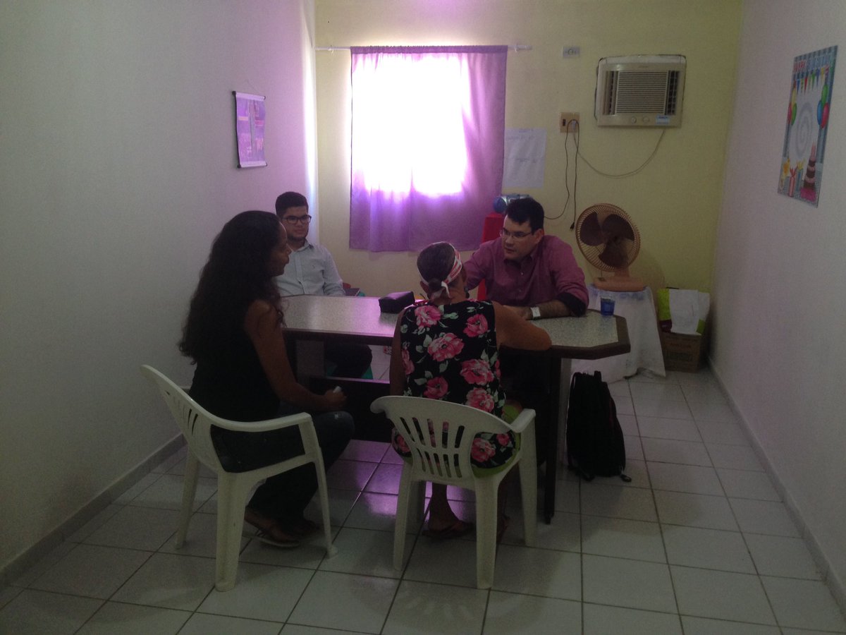 oberdanvrocha's tweet photo. Atendimento médico, medição de glicose, palestras, cortes de cabelo. Os #Calebes da Jatiúca sendo relevantes na comunidade. #DistritoJatiuca https://t.co/gNmIPMcozX
