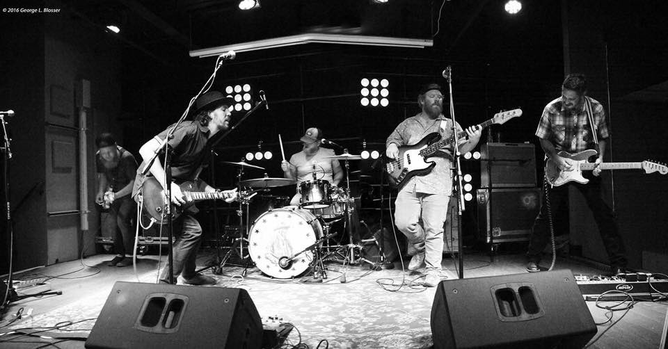 LoneStarBar's tweet photo. @NoDryCounty in the house tonight. https://t.co/a4uILpfq4A