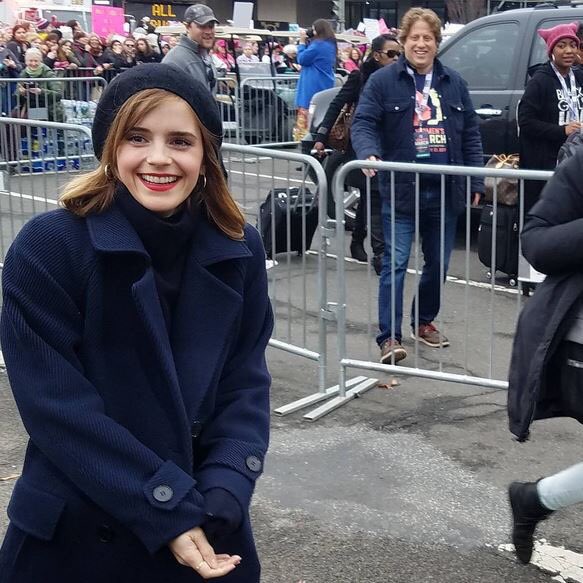 EiProfeta's tweet photo. Emma Watson en la marcha contra Donald Trump. Un ejemplo para todo el mundo. #WomensMarch https://t.co/FDJgikb0Mw