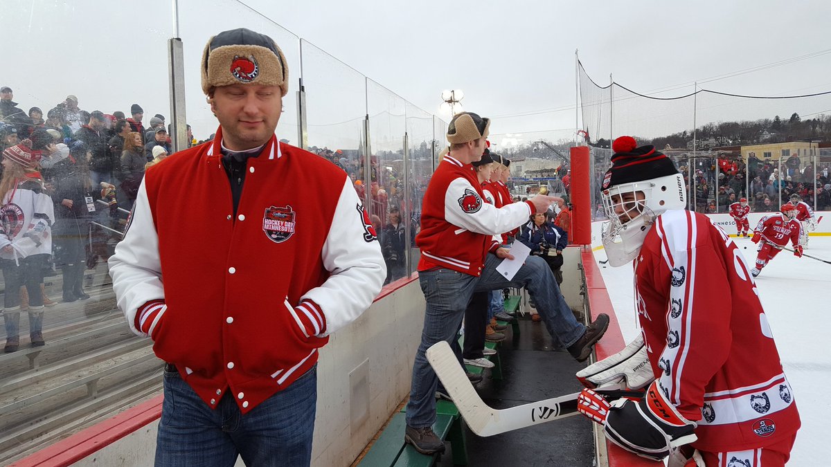 VintageMNHockey's tweet photo. Fresh sweaters, and throwback jackets for coaches https://t.co/257dpEwQnG