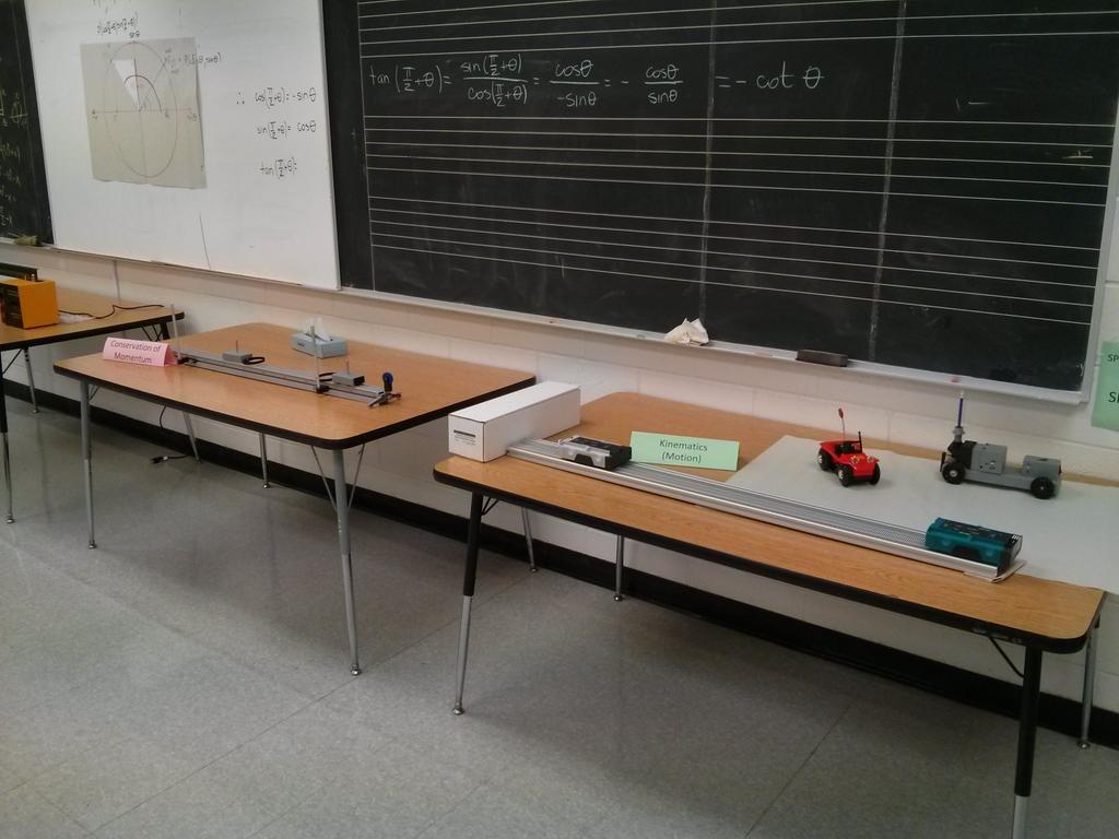 KNovakovicTCPHS's tweet photo. TCPHS - physics lab https://t.co/aHQZAFmRvG