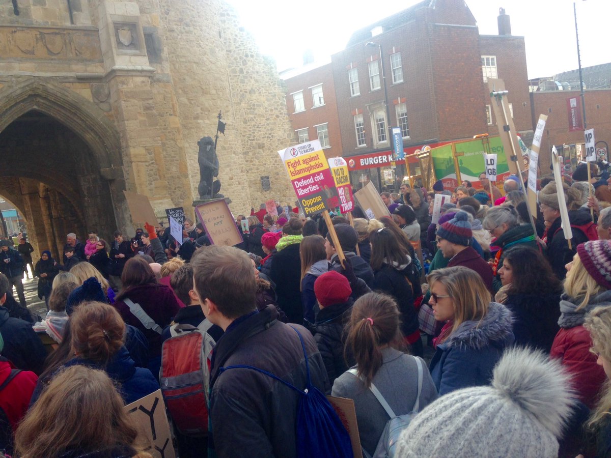tiffanylily93's tweet photo. @guardiannews Hundreds of women and men gathered in solidarity at Bargate this afternoon for the Women's March on Southampton! https://t.co/8FhJKV0DVZ