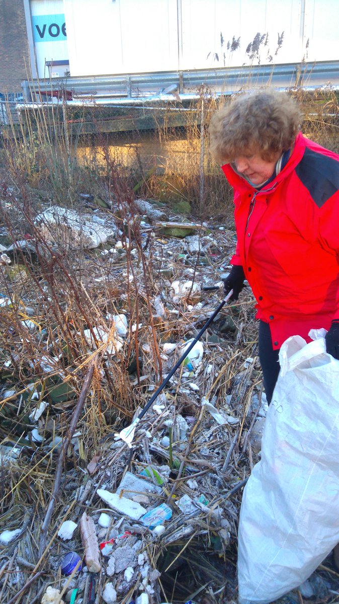 karen4duurzaam's tweet photo. Vanmorgen bij Keilehaven in Rotterdam plastic afval opgeruimd #recycledeiland #exitplastic #nienkebuitendijk https://t.co/zdjzW4s6a8