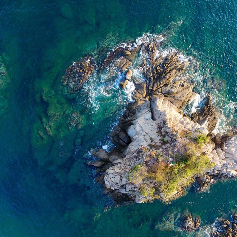 Xocolatemx's tweet photo. #Huatulco #Seetadrone #Drone #Amazing #Blue #Sky #Ocean #Amazing #InstaPic #Nate #Beautiful #rocks #life #discover #discovery #travel #trip https://t.co/3y2Fuu7j0d