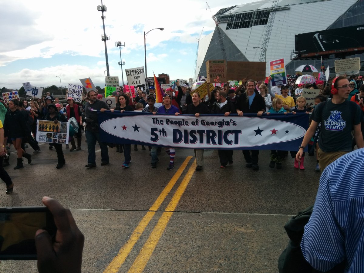 TMBPMP's tweet image. Not alone #WomensMarch