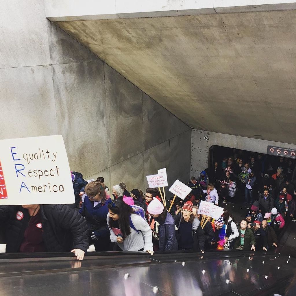 mikspress's tweet photo. #womensmarch https://t.co/czC61weEb6 https://t.co/nedbjFKD6N