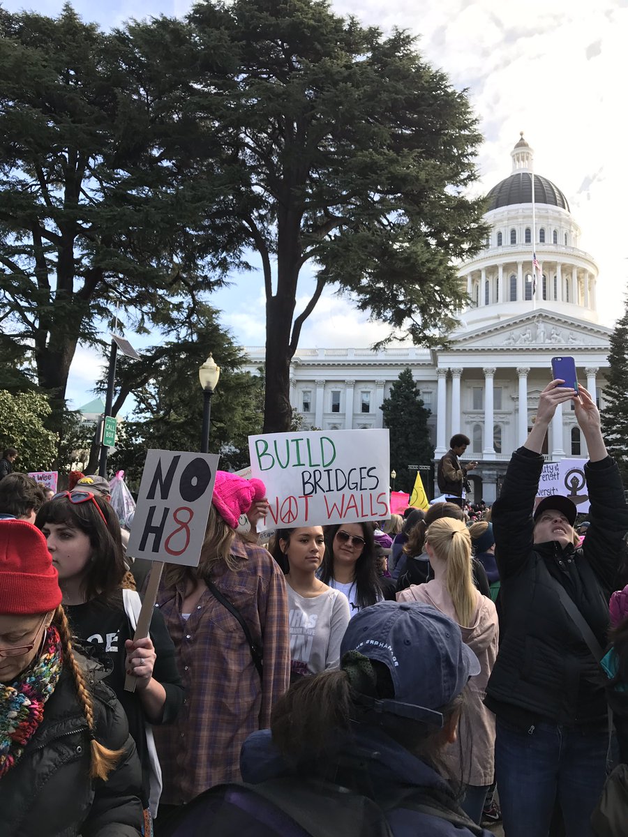 BayAreaFan19's tweet photo. #WomensMarch #Sacramento #California #21Jan2017 ✌🏼😎 https://t.co/yennYhCv47