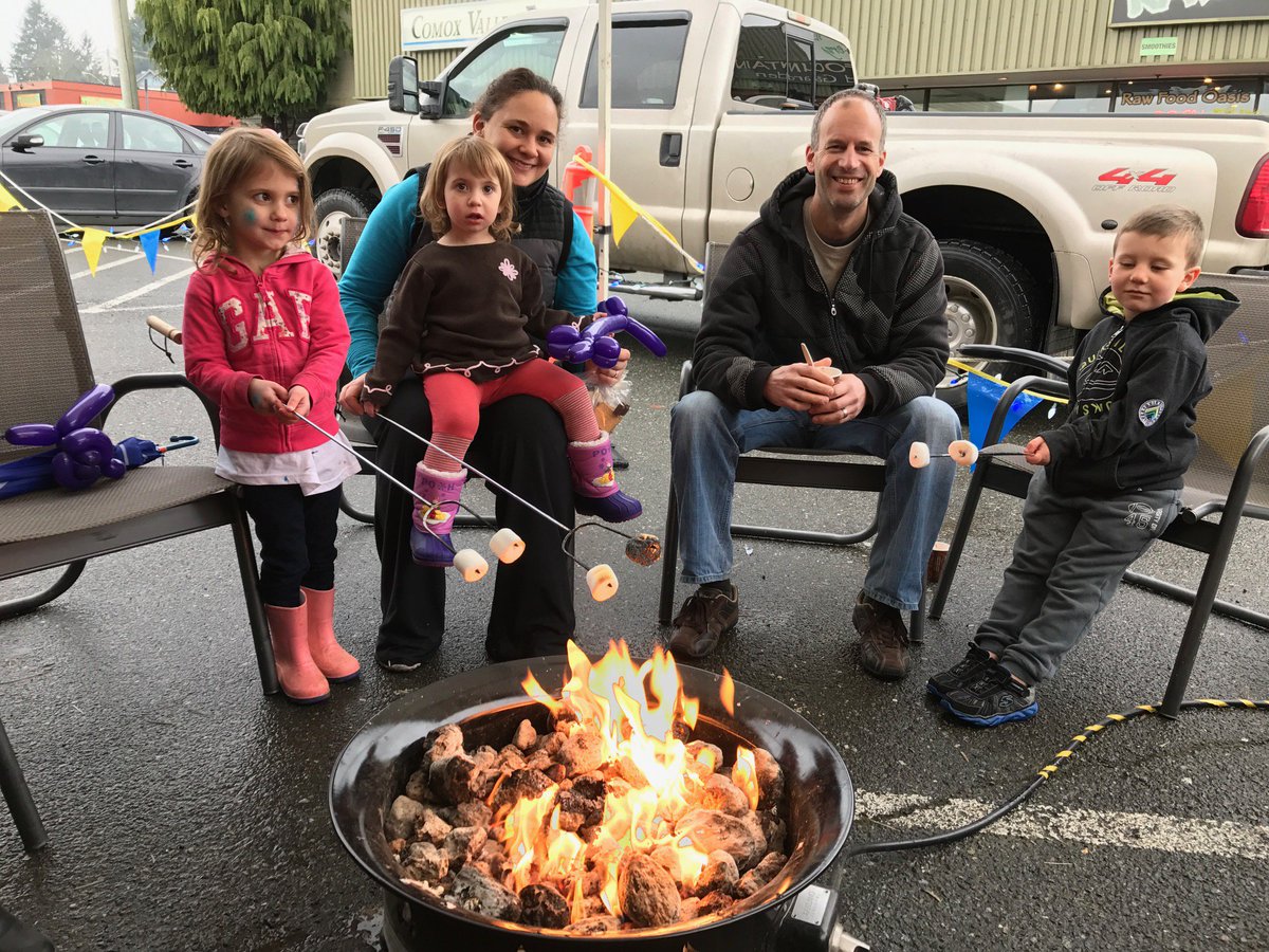 experience_CV's tweet photo. #CVWinterFest family Fun Zone Sunday opens 12pm. Highlights incld Captain Thunderpants 1:30pm & Woofy's Pet Look-alike 2pm! @DTCourtenay https://t.co/ZskQTSvYjS