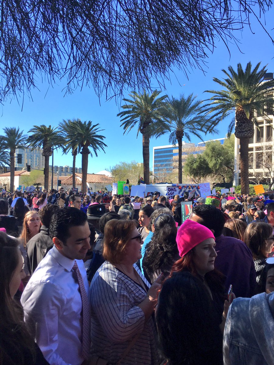 MiguelMValle's tweet photo. A woman tripped and an ambulance is here to check her out.#WomensMarchLV https://t.co/9xuvptv4ug