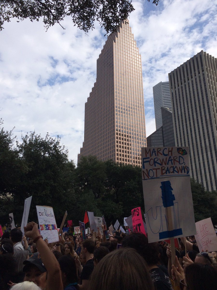 olivia_wat928's tweet photo. Houston Women's March #WomensMarch #houstonwomensmarch #22kstrong #standinsolidarity https://t.co/w3F045VohZ