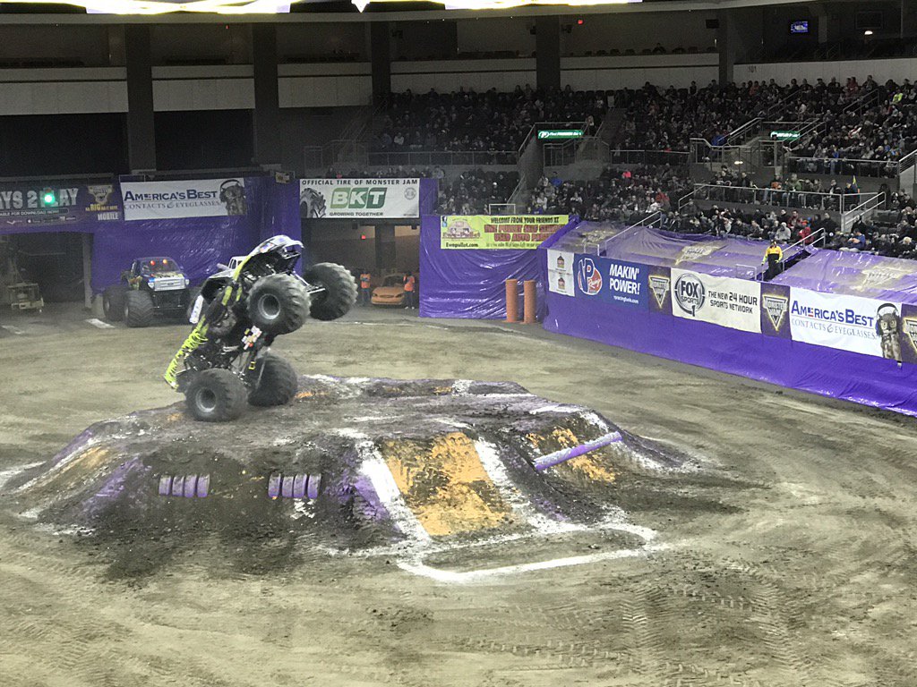 The 'Hood Magazine tweet media