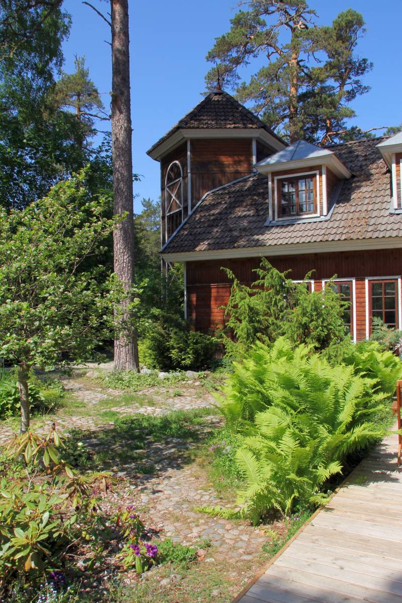 klinkama's tweet photo. Meillä olisi Võsulla Suomenlahden rannalla, 70 km Tallinnasta, minuutti biitsille, mutta heinäkuu jo täysi. Pahus. @Parkkisenniemi @jonnikas https://t.co/NMim6XQEqY