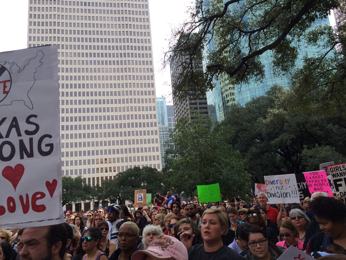 olivia_wat928's tweet photo. Houston Women's March #WomensMarch #houstonwomensmarch #22kstrong #standinsolidarity https://t.co/RoX4TCmtE1