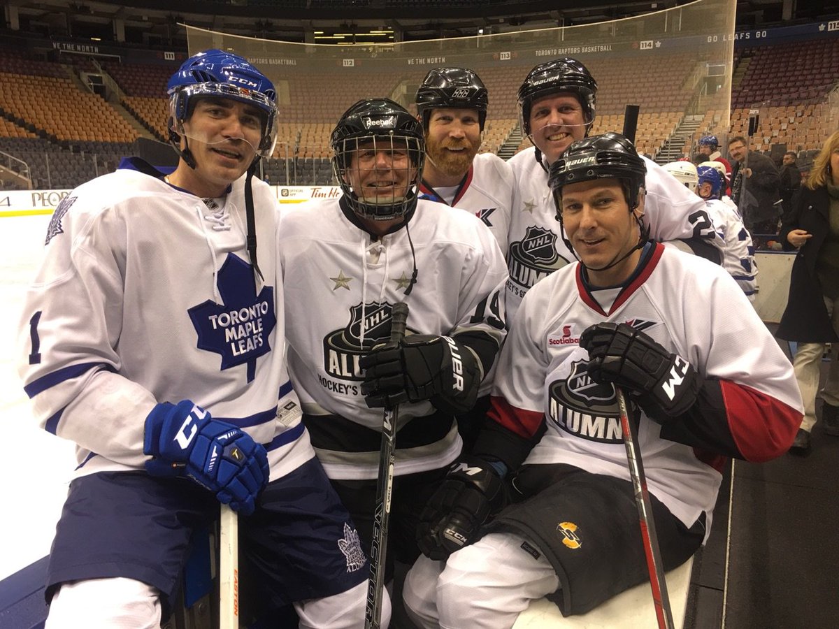 CDS_Canada_CEMD's tweet photo. Always great to be on ice at #Toronto's @AirCanadaCentre for a game between #CAF mbrs and #NHL alumni. Thanks guys! Can you guess who won? https://t.co/D7U0wS2MhW