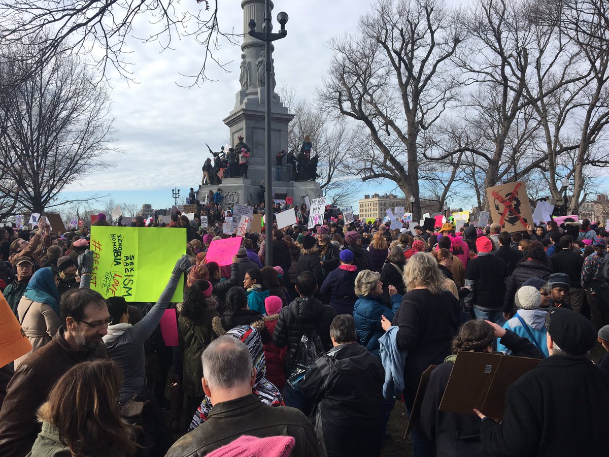 whitbrock's tweet photo. #BosWomensMarch #LoveTrumpsHate https://t.co/ghZa9lEc0Y