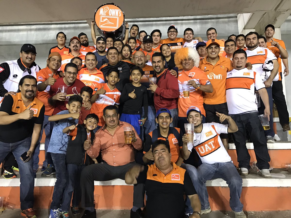 arturodmz's tweet photo. @miownsoficial apoyando a sus @CFCorrecaminos , conviviendo al final del partido con los amigos celayenses, nos vemos el martes en el Marte https://t.co/Zb3klUCqux