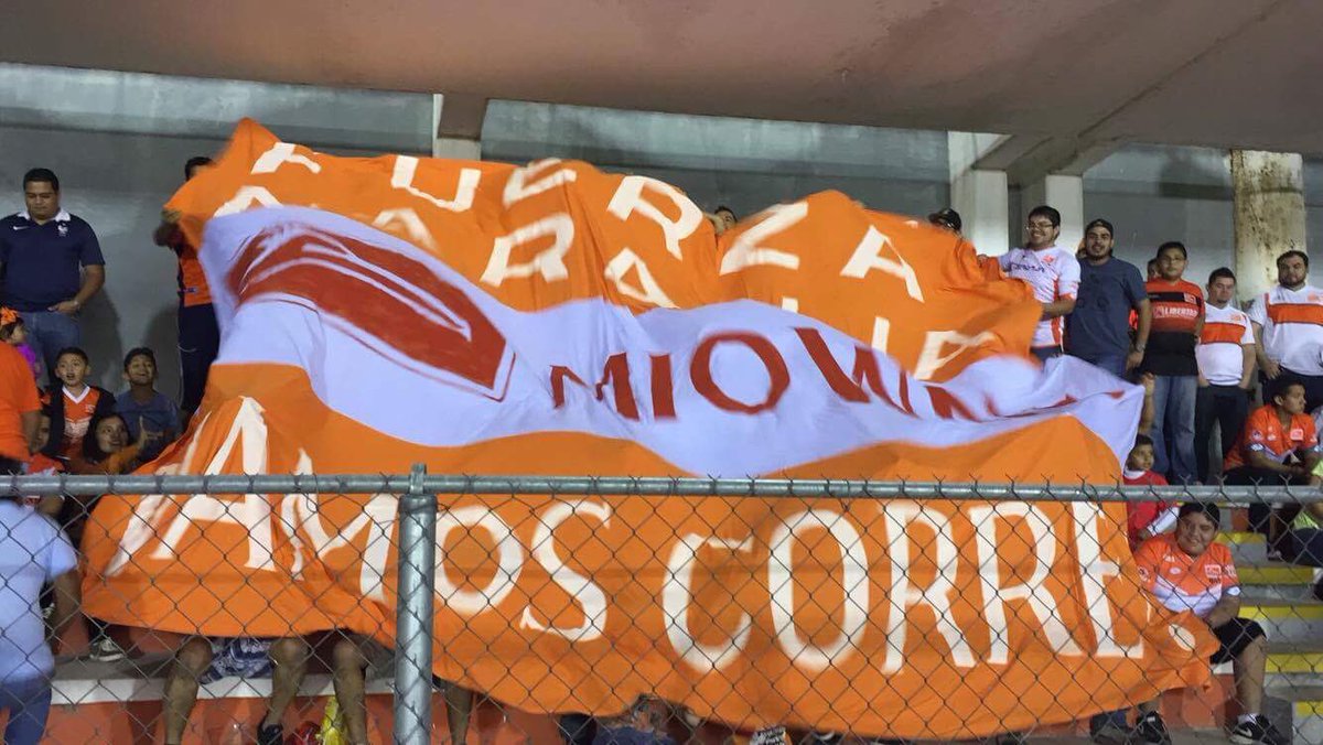arturodmz's tweet photo. @miownsoficial apoyando a sus @CFCorrecaminos , conviviendo al final del partido con los amigos celayenses, nos vemos el martes en el Marte https://t.co/Zb3klUCqux