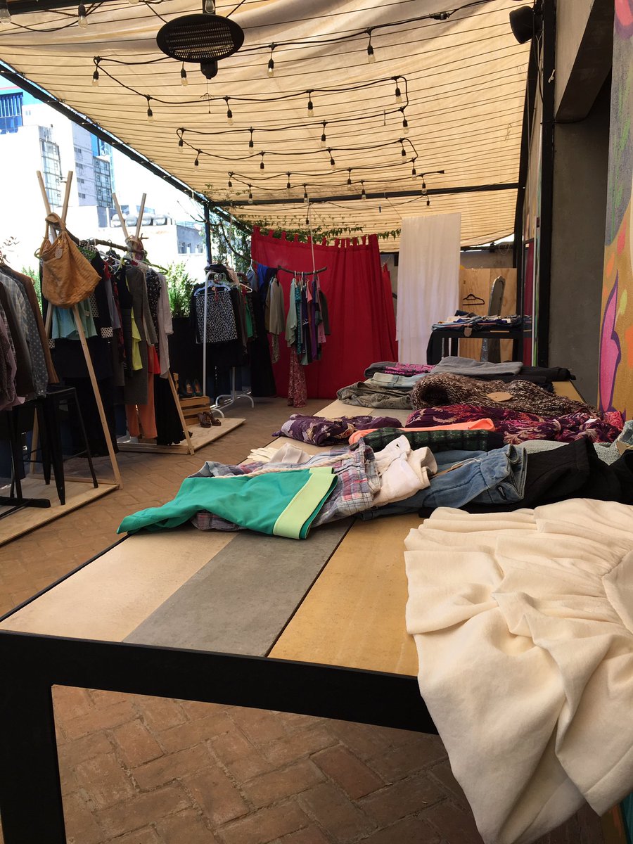 3errresmx's tweet photo. Estamos aquí en el Intercambio de Ropa Verde organizado por #VerdePermuta en la Ciudad de México. #Moda sustentable #3errres https://t.co/9VDLOE7YbA
