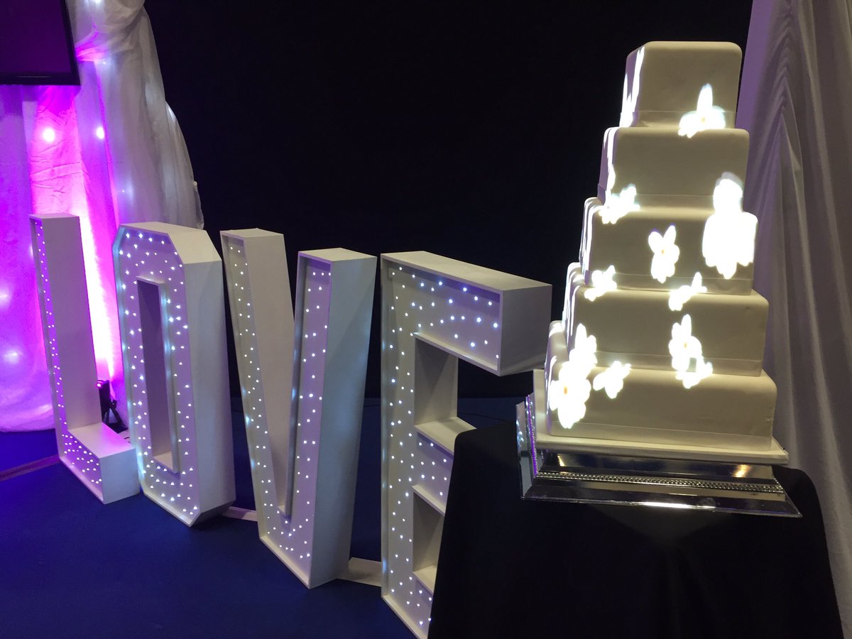 icepicproject's tweet photo. See one of our unique and stunning cakes live at The U.K. National midland wedding show. #ukmidlandweddingshow @PerfectBrides1 https://t.co/2rmYprfin2