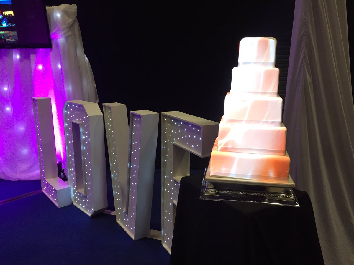 icepicproject's tweet photo. See one of our unique and stunning cakes live at The U.K. National midland wedding show. #ukmidlandweddingshow @PerfectBrides1 https://t.co/2rmYprfin2