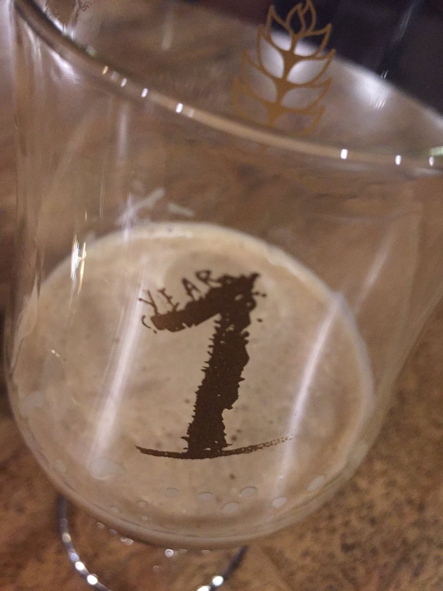 brew_Im_drinkin's tweet photo. #cheers Here's to many more #year1 @flatlandbrew https://t.co/NyQMSMVTAY