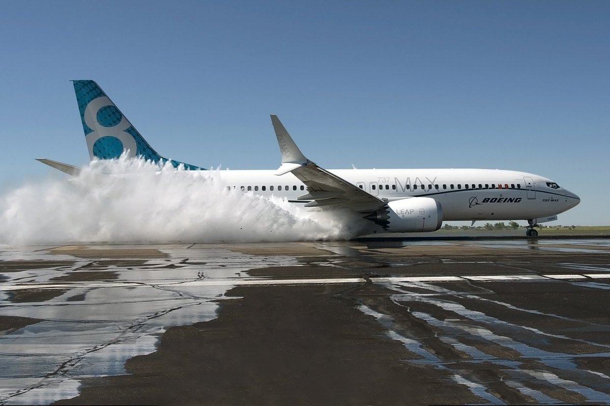 TheAirchive's tweet photo. The Boeing 737 MAX Makes a Splash 
https://t.co/9mC13eHg1T https://t.co/FHJfQeZqdq