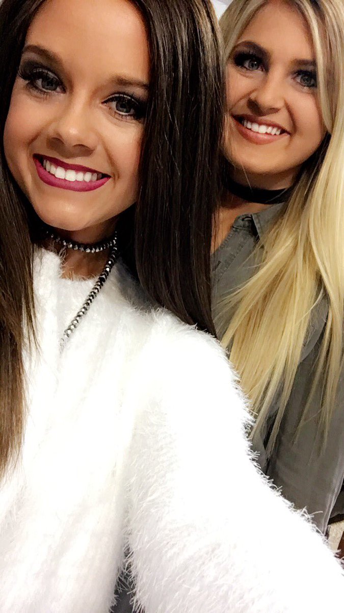 LorenElizabeth9's tweet photo. just an appreciation post for my friends bc they're the bestest !!!! 💓💫 https://t.co/uaUHS4jaDd