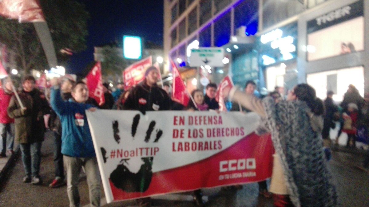 CCOOSanidadMad's tweet photo. #CCOOHaceHistoria en defensa de los derechos laborales vía @ManuelaCarral1 #stopceta #niCETAniTTIP https://t.co/e4qJjZxXHu