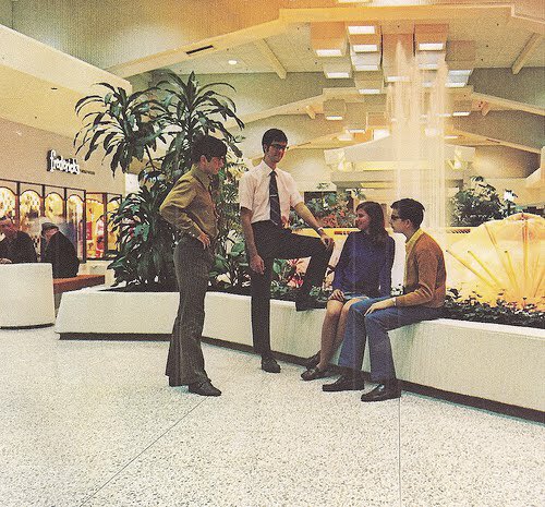 Vintage Youngstown on Twitter: &quot;An interior shot of the Eastwood Mall in Niles, Ohio as it ...