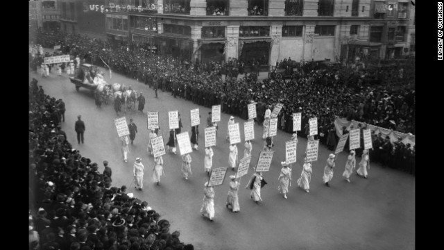 CNN's tweet photo. The women who marched 100 years ago: these suffragettes organized a #womensmarch demanding the right to vote in 1913 https://t.co/FQCR4Gb9oW https://t.co/hRdEt7IRBi