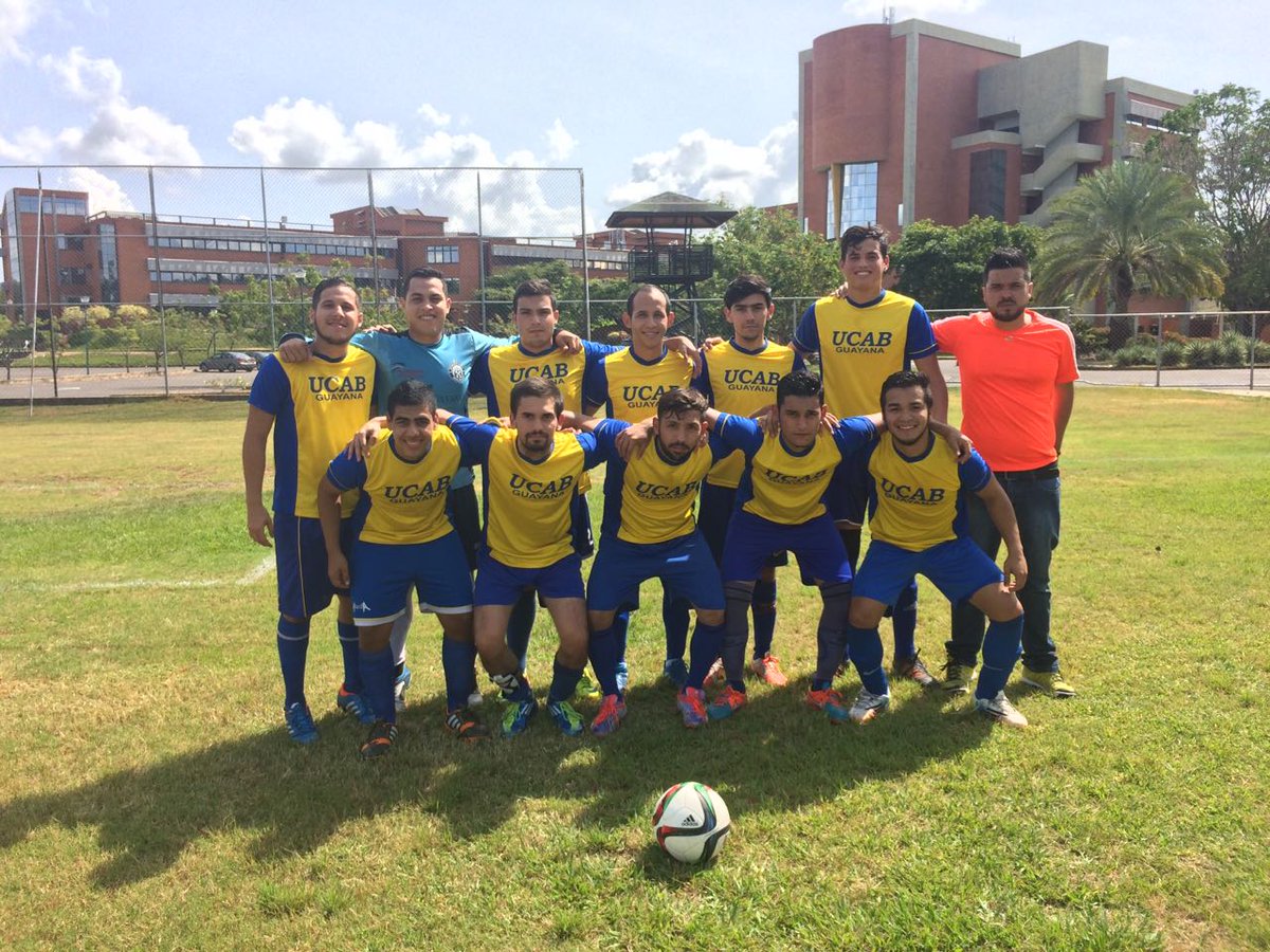 TribunaUcabista's tweet photo. 11 titular de la UCAB, en el inicio del Torneo Municipal de #3eraDivisión. ¡VICTORIA, 1-0 vs. Doña Bárbara! #SubeteALaTribuna https://t.co/DZP7Xz1t55
