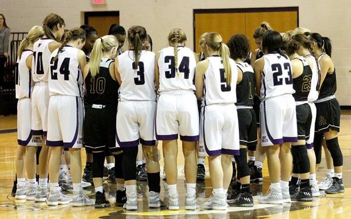 Tim_Ritter_24's tweet photo. @LadySandies and Canyon Lady Eagles #FaithInTheGame https://t.co/iYxFb69gTT